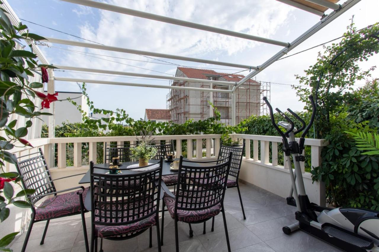 Lux Apartment Ema Kaštela Екстериор снимка