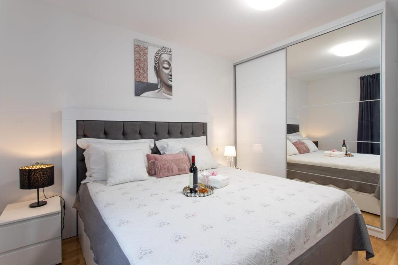 Lux Apartment Ema Kaštela Екстериор снимка