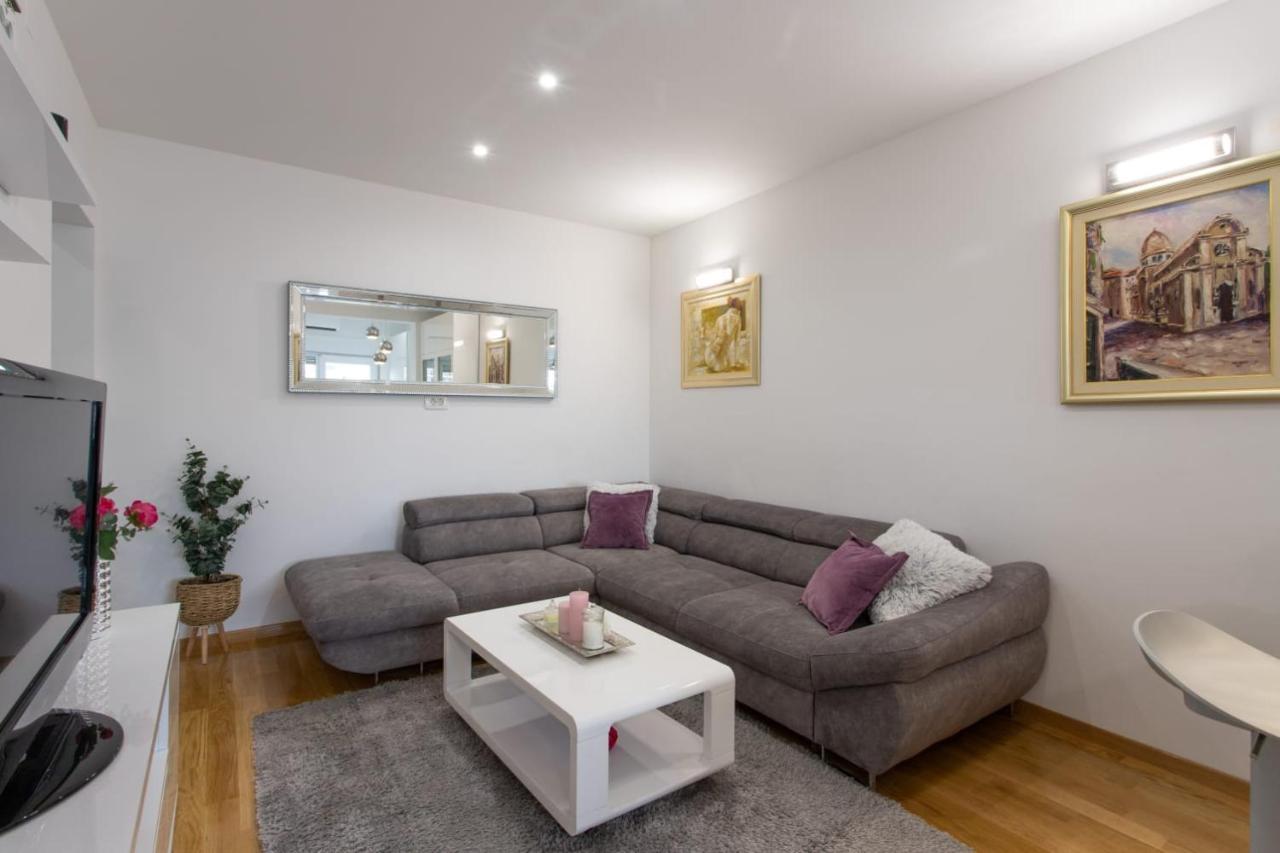 Lux Apartment Ema Kaštela Екстериор снимка
