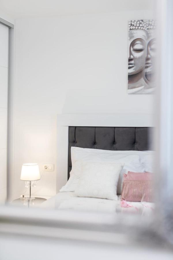 Lux Apartment Ema Kaštela Екстериор снимка