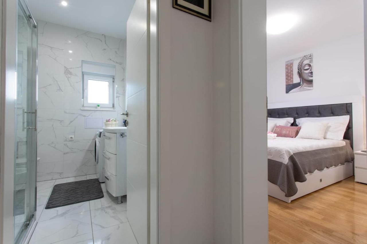 Lux Apartment Ema Kaštela Екстериор снимка