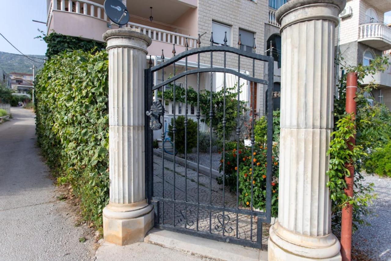 Lux Apartment Ema Kaštela Екстериор снимка