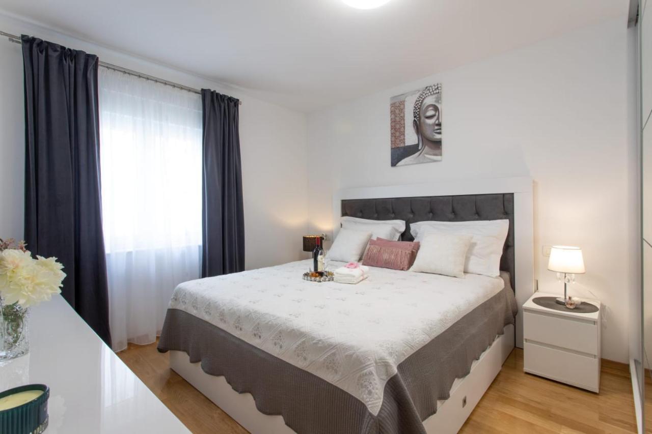 Lux Apartment Ema Kaštela Екстериор снимка