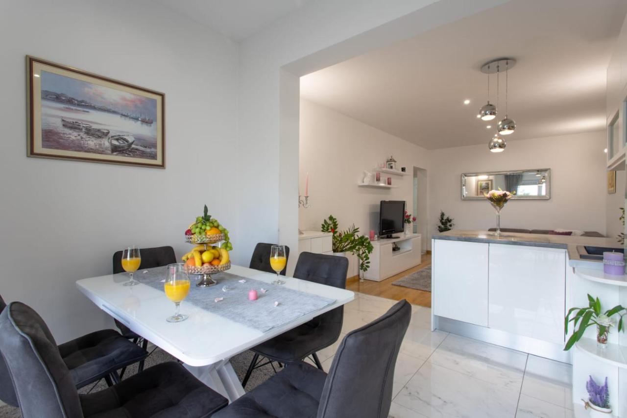 Lux Apartment Ema Kaštela Екстериор снимка