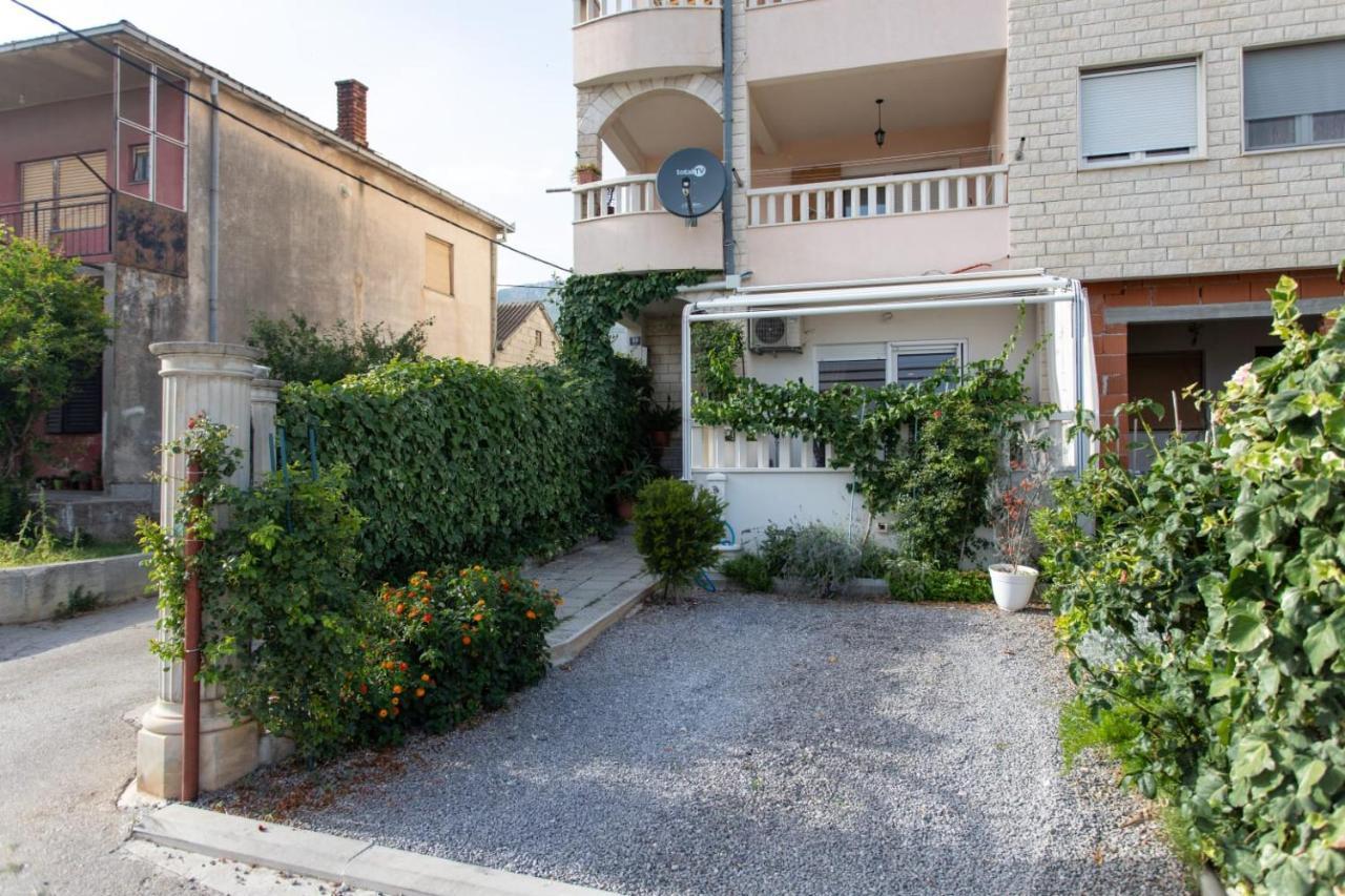 Lux Apartment Ema Kaštela Екстериор снимка