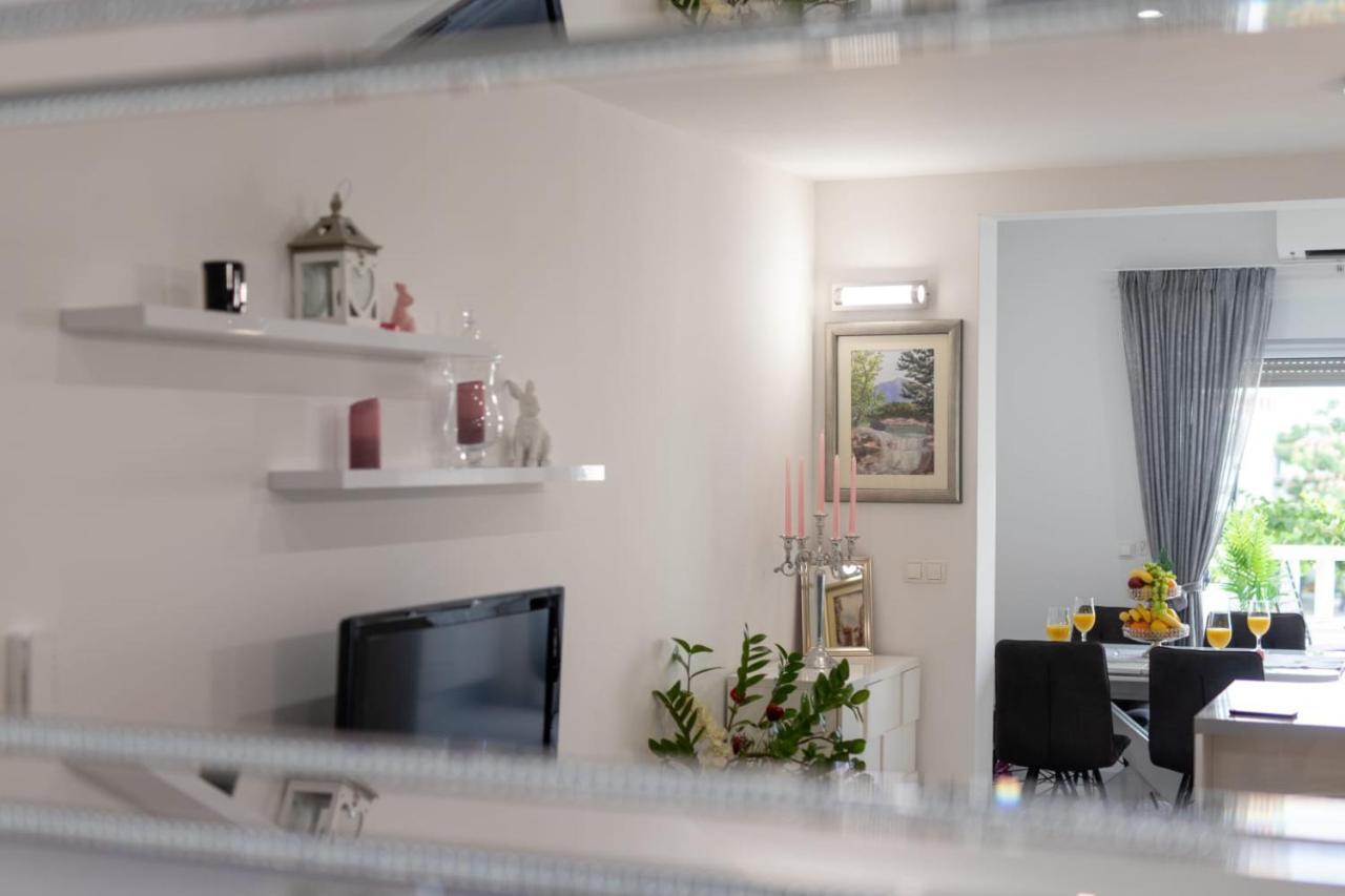 Lux Apartment Ema Kaštela Екстериор снимка