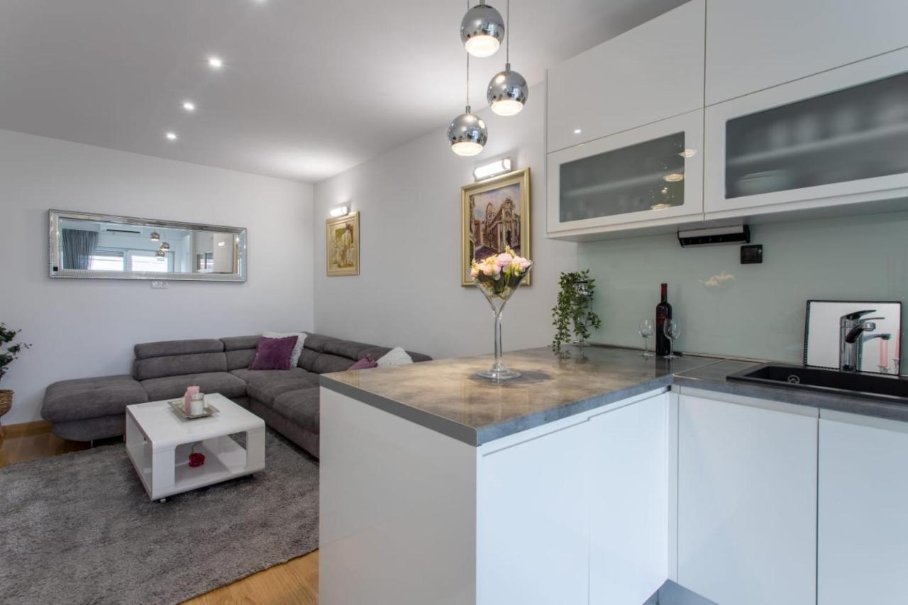 Lux Apartment Ema Kaštela Екстериор снимка